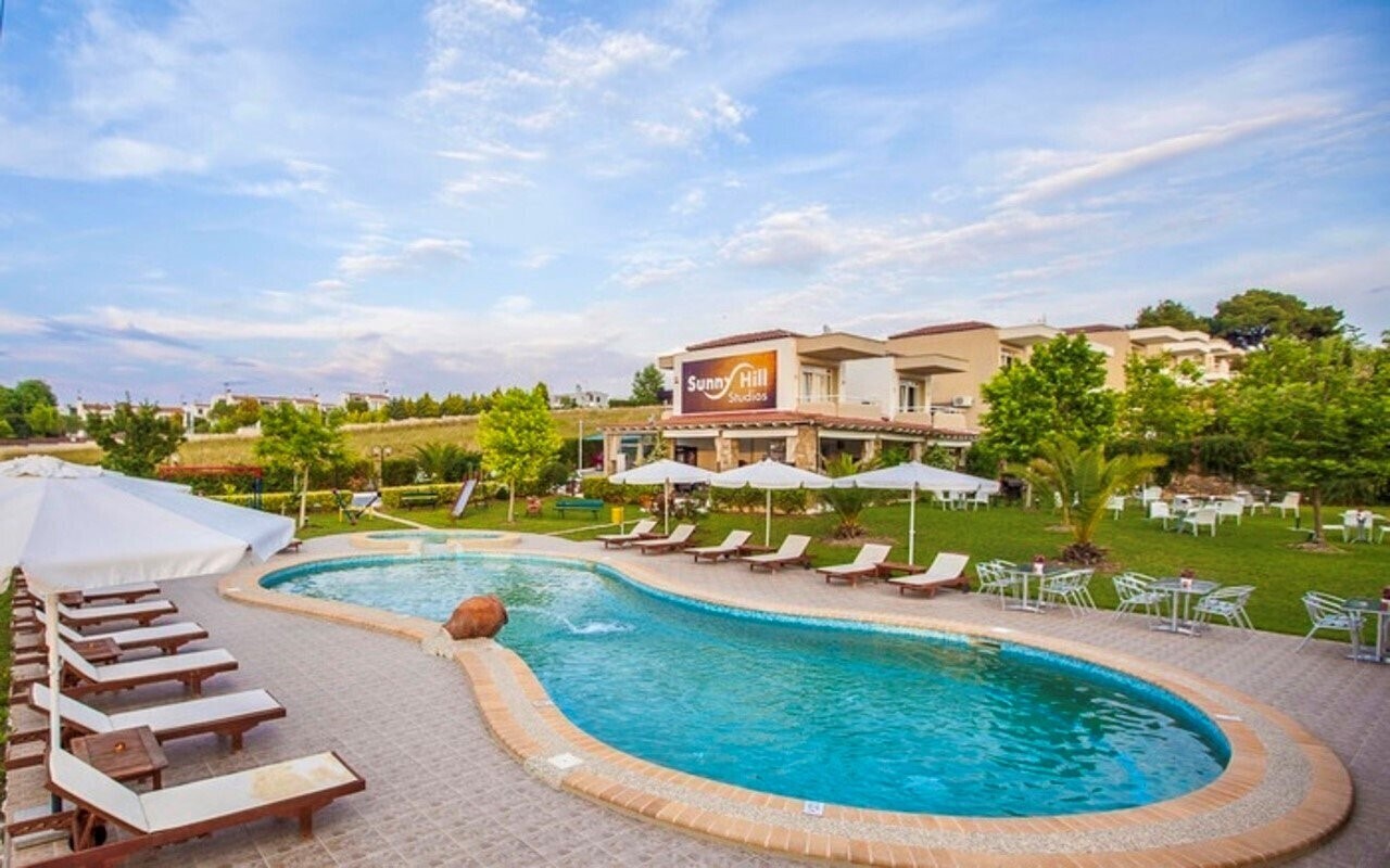 Отель Sunny Hills Studio 1*