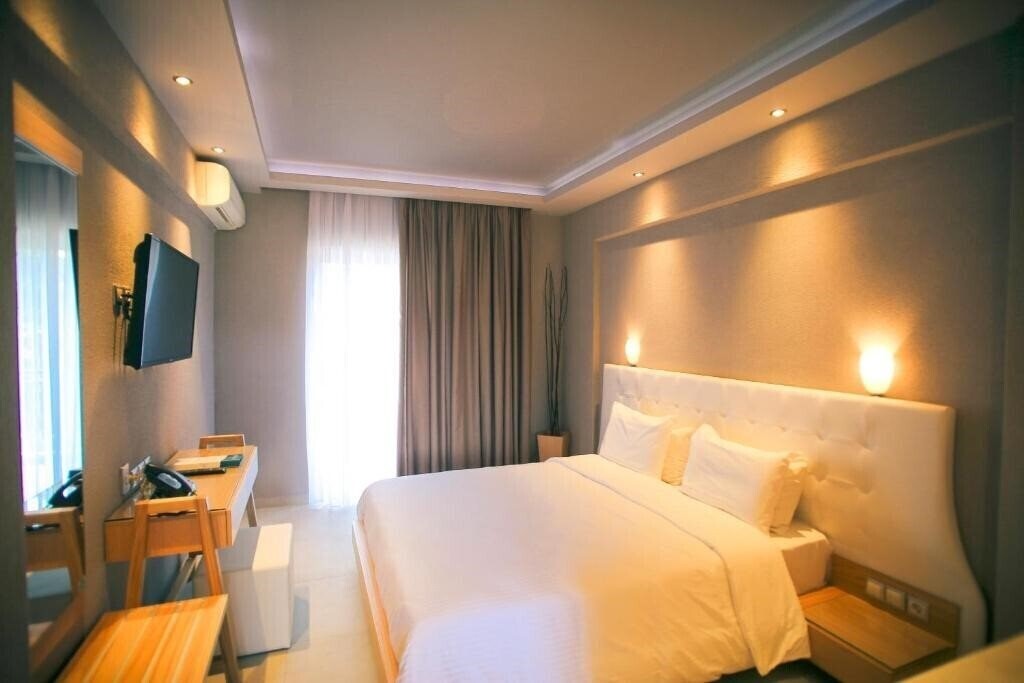 Картинка Royal Hotel & Suites (ex. Royal Hotel) 4*