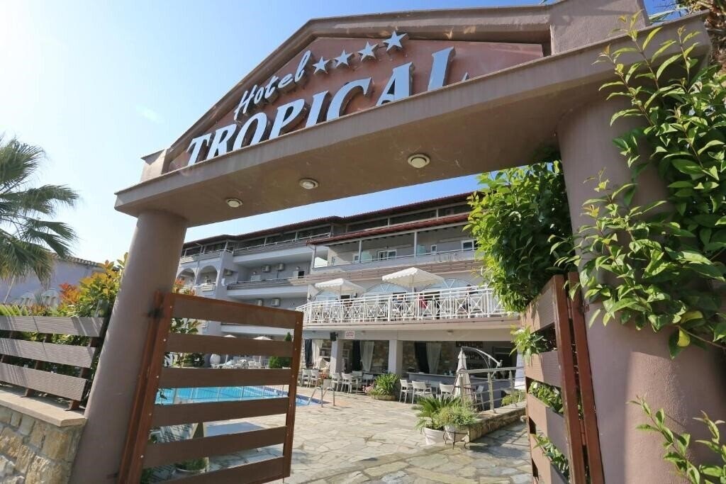Отель Tropical Hotel Hanioti 4*
