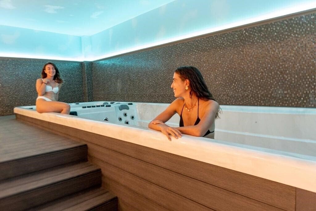 Фотографія Mirror Hotel 4*