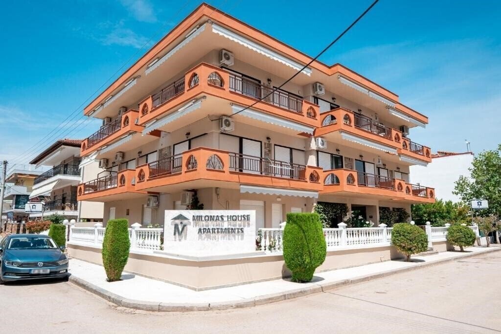 Готель Milonas House Apartments 3*