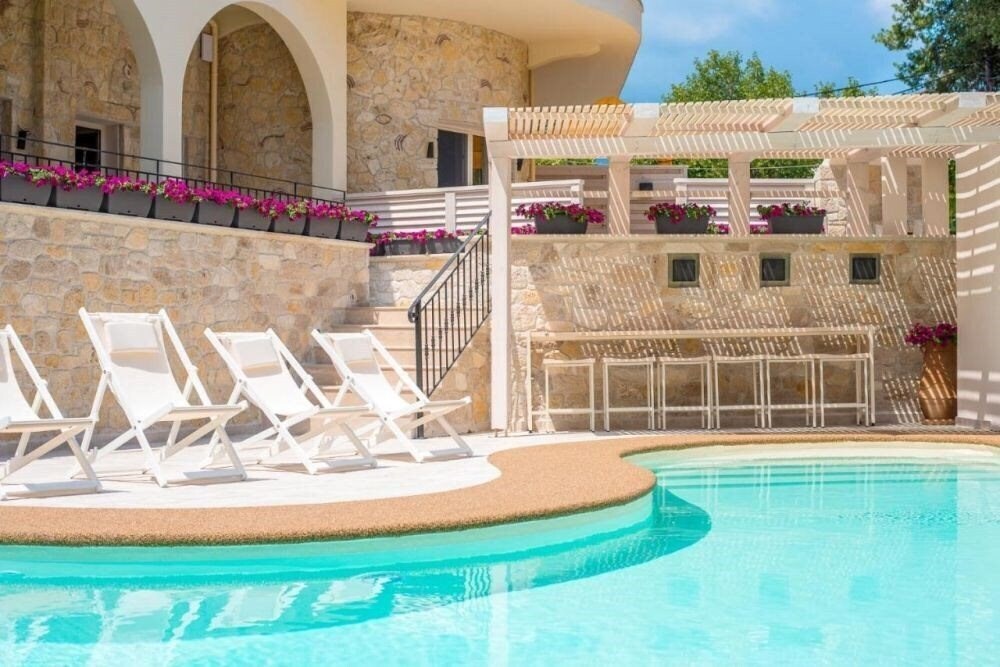 Картинка Neikos Luxury Suites 3*