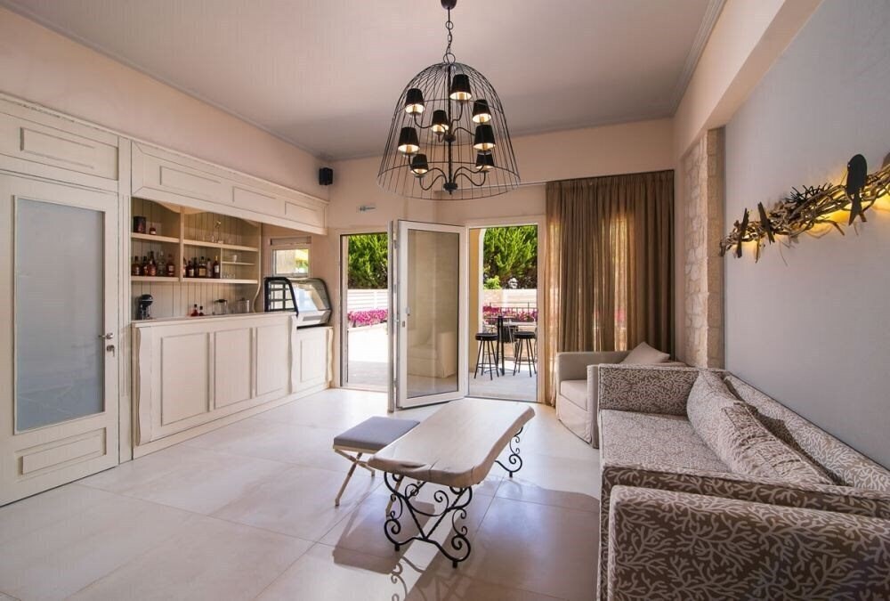 Фото Neikos Luxury Suites 3*
