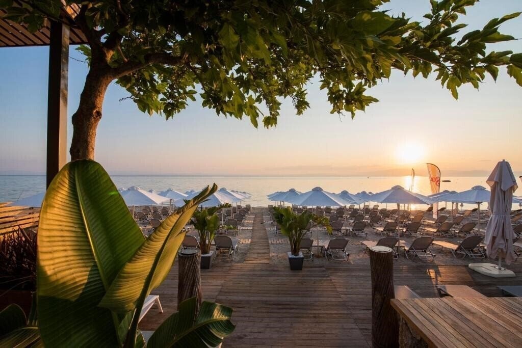 Отель Ostria Sea Side Hotel 4*