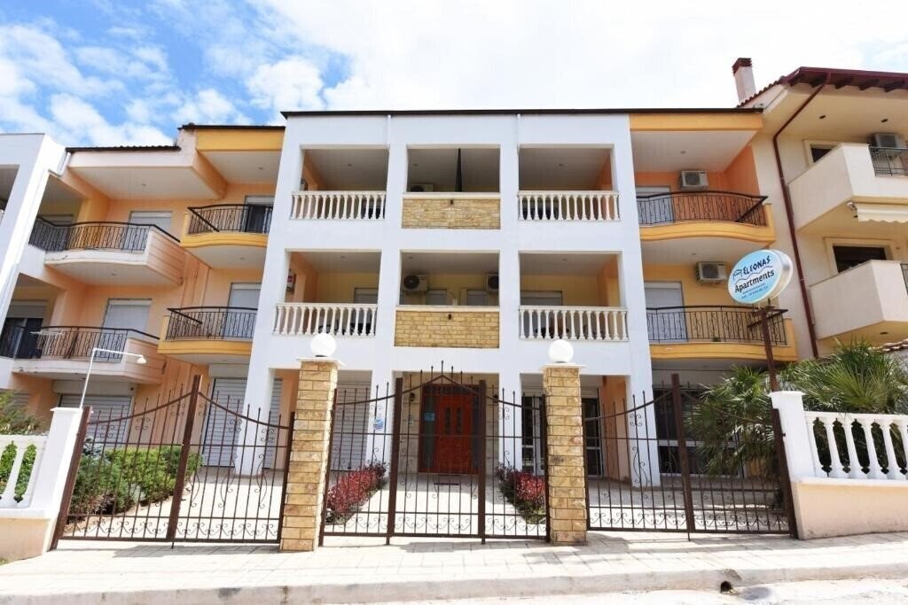 Отель Eleonas Apartments Apt 2*
