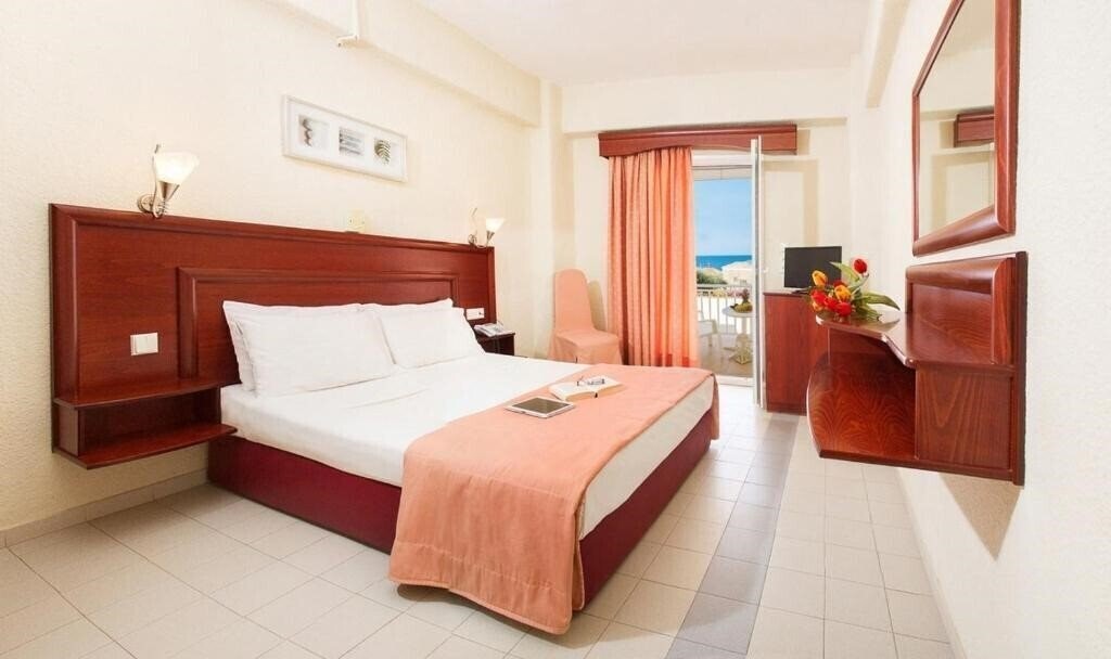 Готель Xenios Loutra Beach Hotel 3*