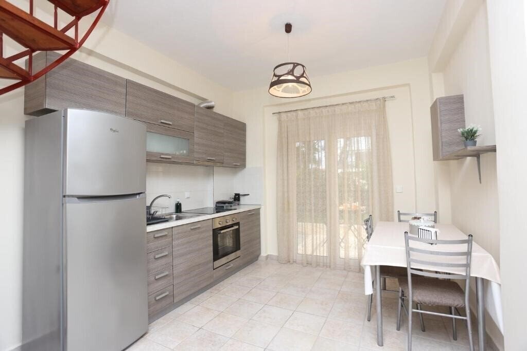 Отель Deluxe Villa Polychrono 4*