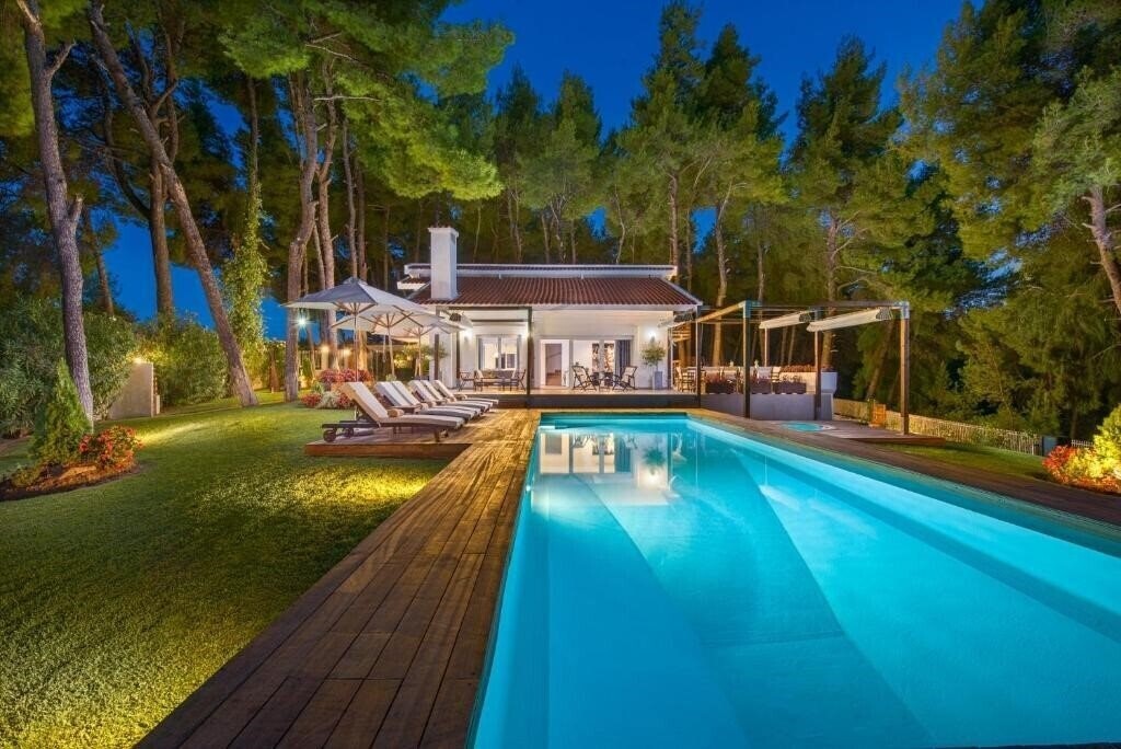 Готель Sani White Villa 5*