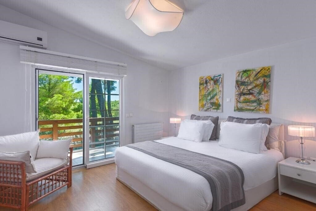 Фото Sani White Villa 5*