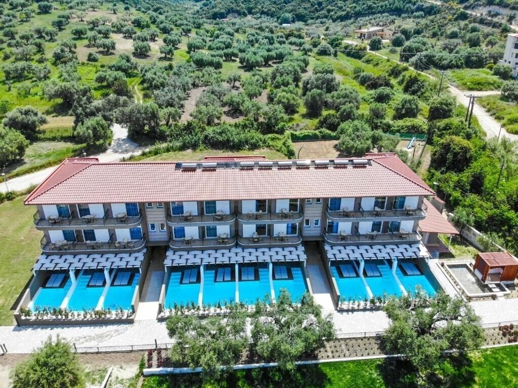 Фотография Royal Hotel & Suites 4*