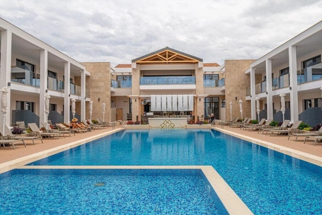 Готель Mirror Hotel 4*