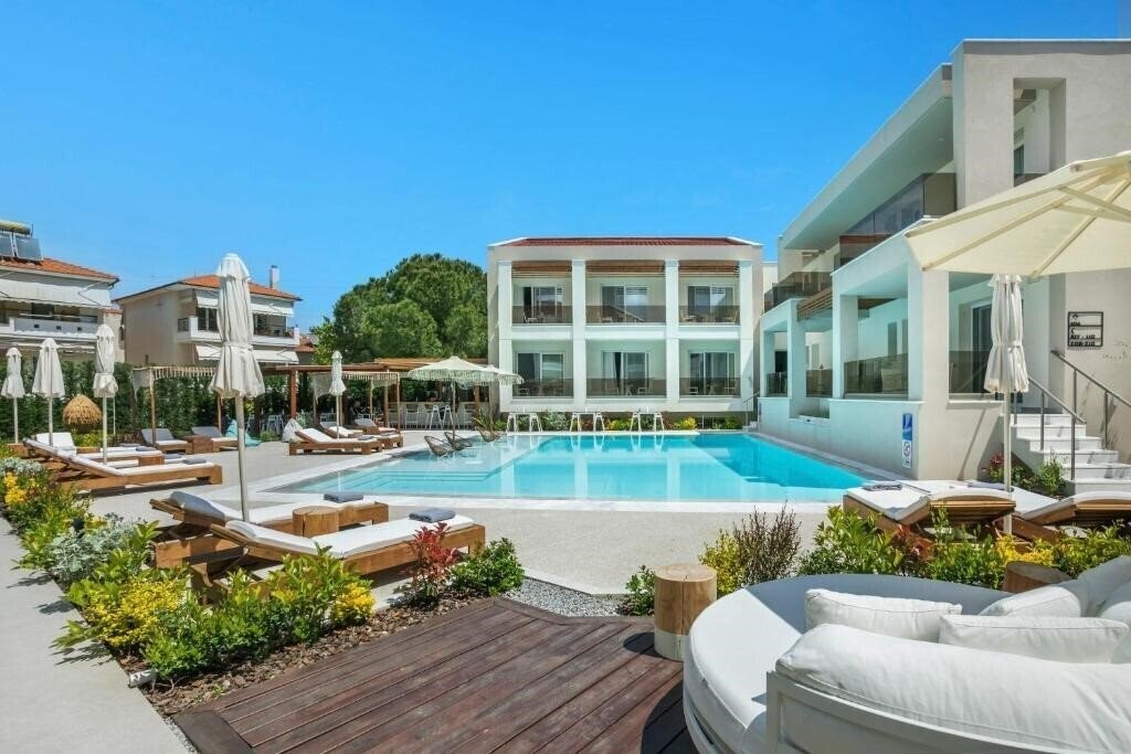 Фотографія Mirablue Luxury Residences 4*