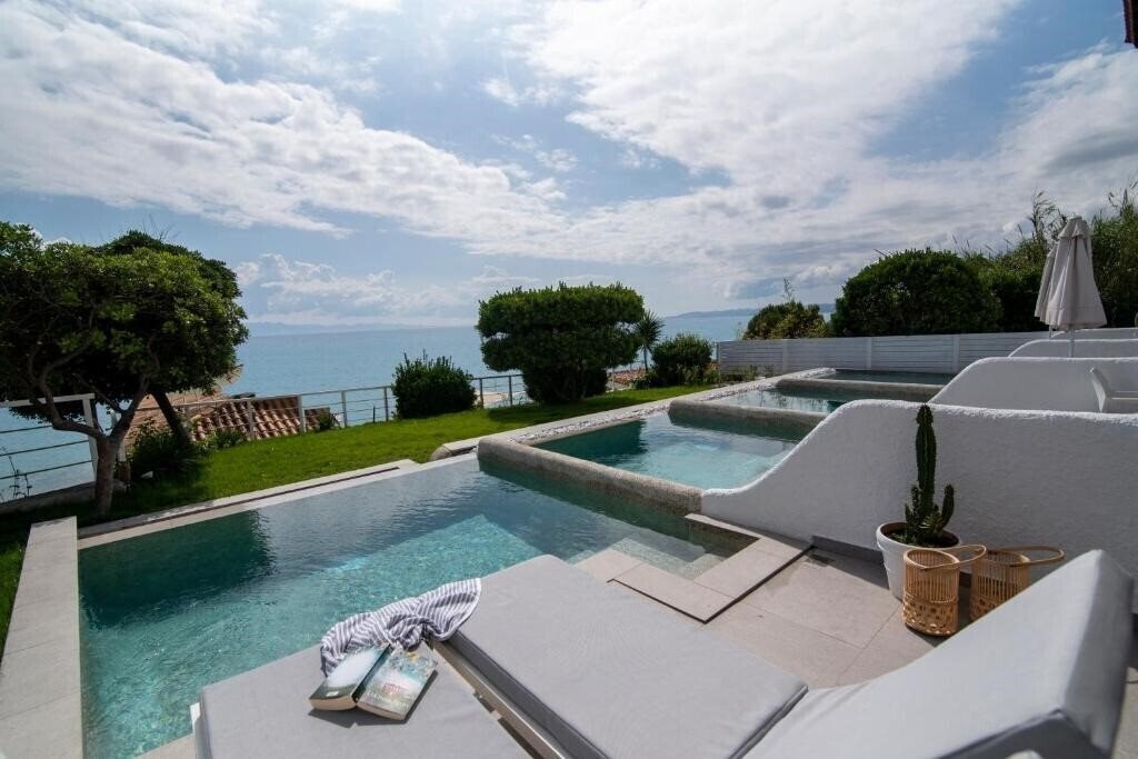Отель White Suites Resort 4*