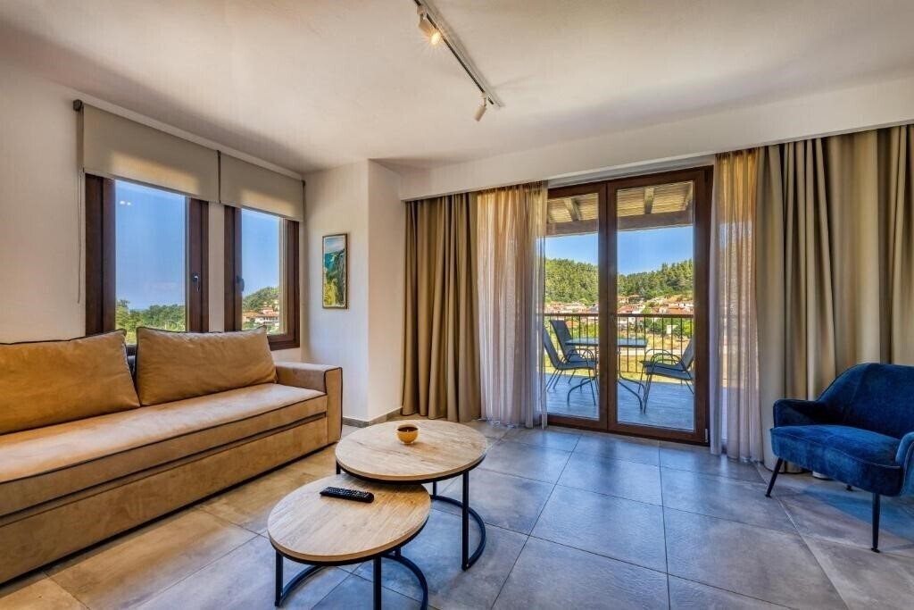 Отель Penelope Luxury Suites 4*