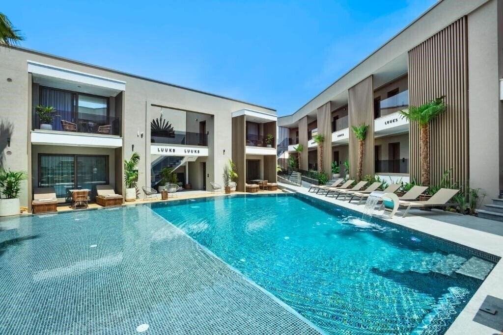Готель Luuks Luxury Accommodation 4*