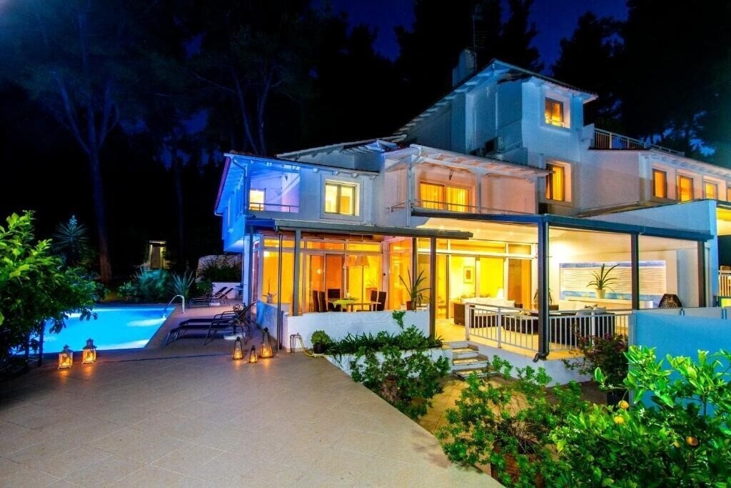 Отель Muses Villas Resort 4*