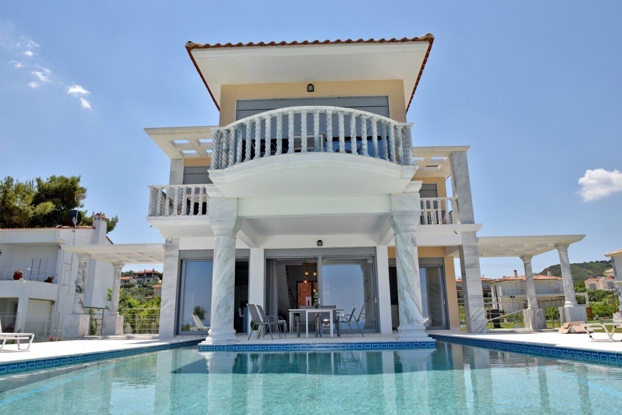 Отель Aphrodite Villa Polychrono 4*