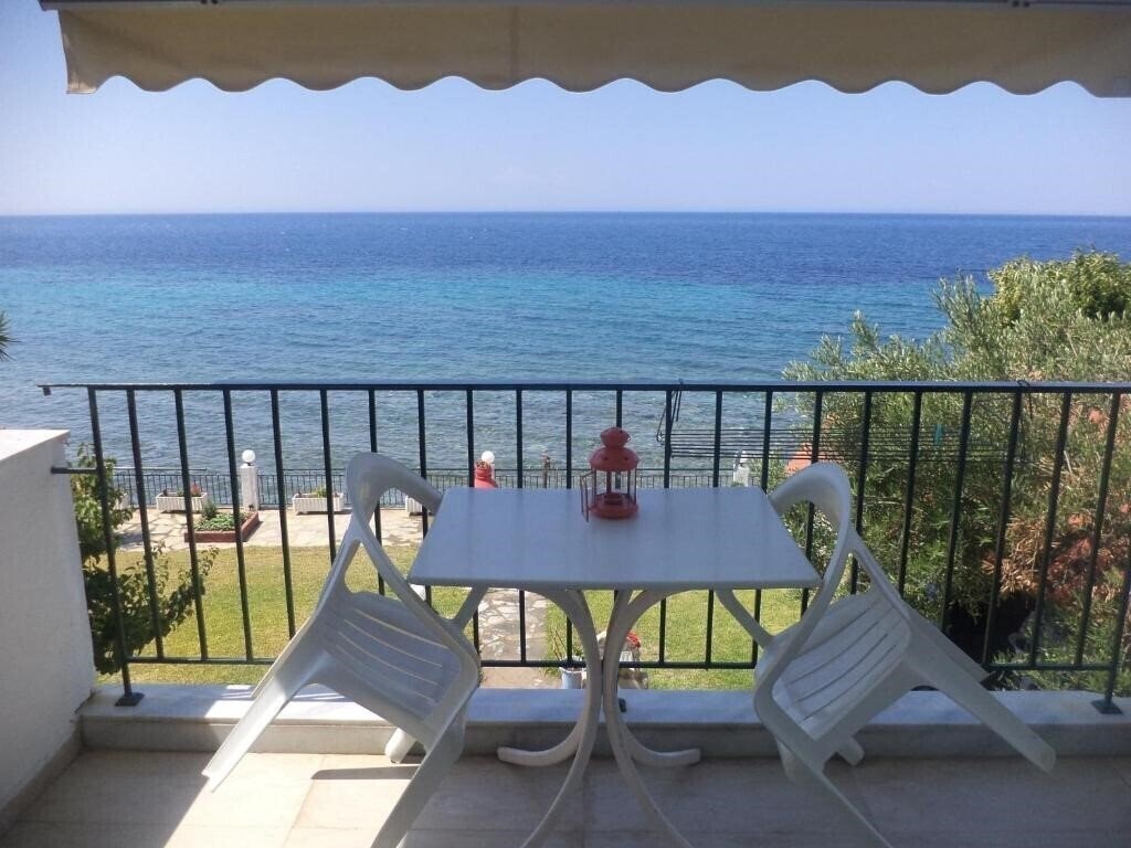 Готель Alexiadis Apartments 3*
