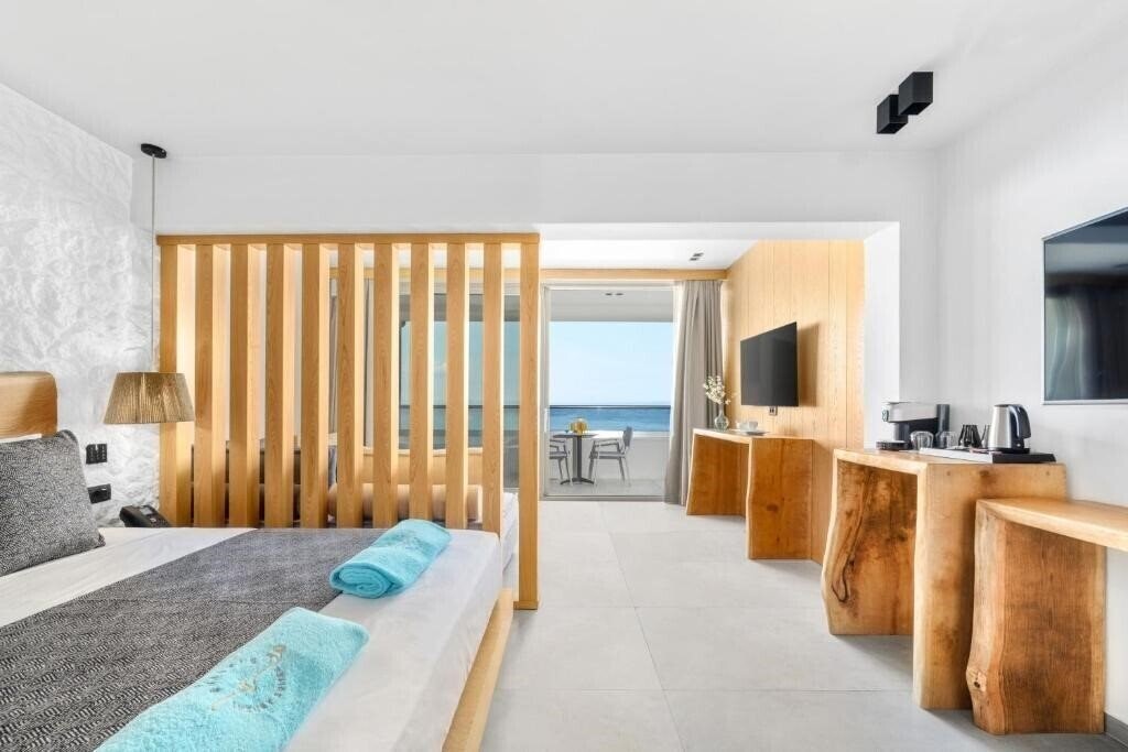 Отель Emily’s Luxury Suites 4*