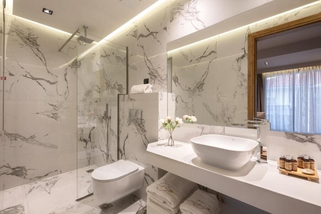 Фотография Emily’s Luxury Suites 4*