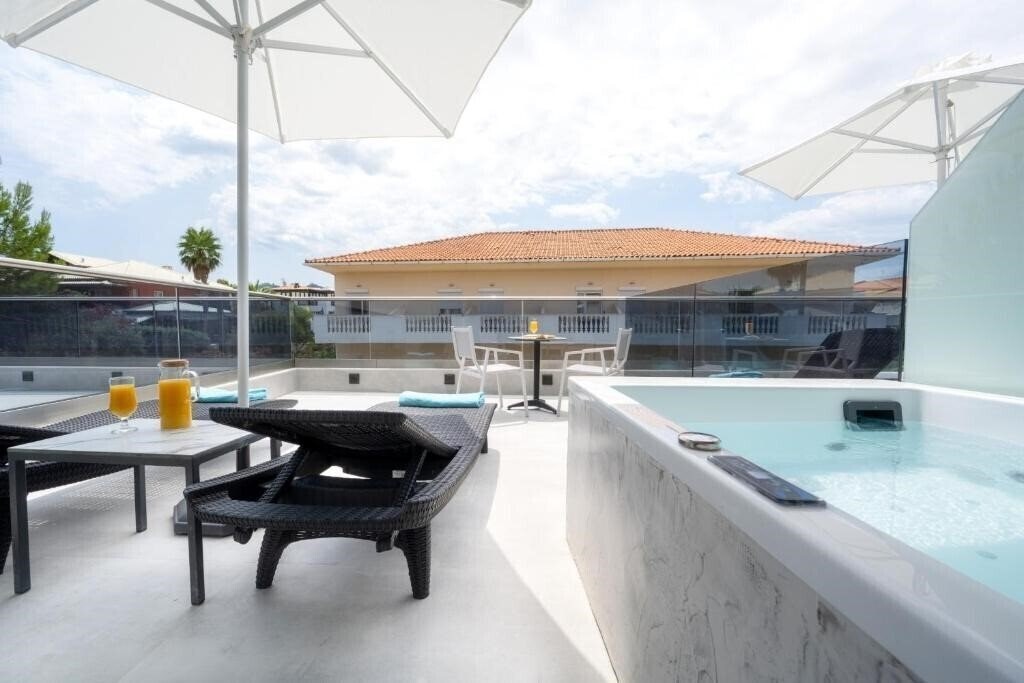 Изображение Emily’s Luxury Suites 4*