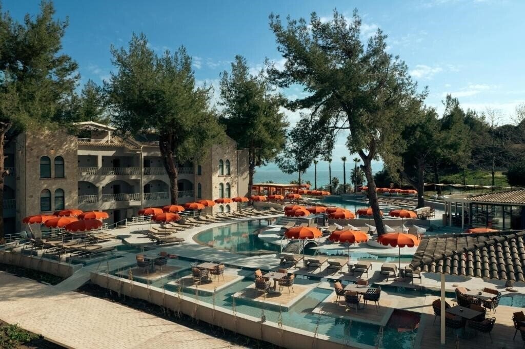 Готель Zeus Eleva Kassandra Lagoon 5*
