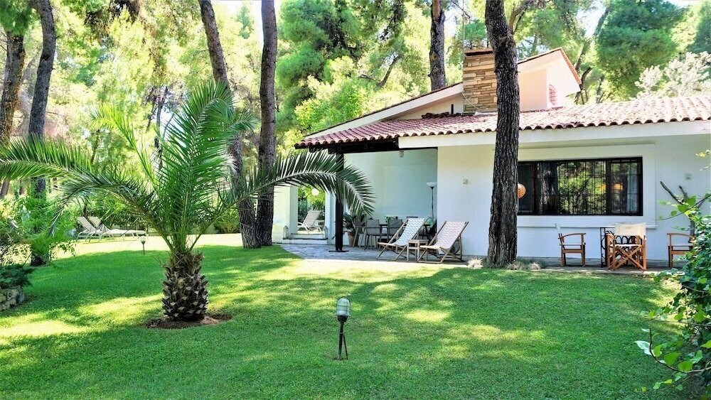 Отель Villa Emily By Jj Hospitality 4*