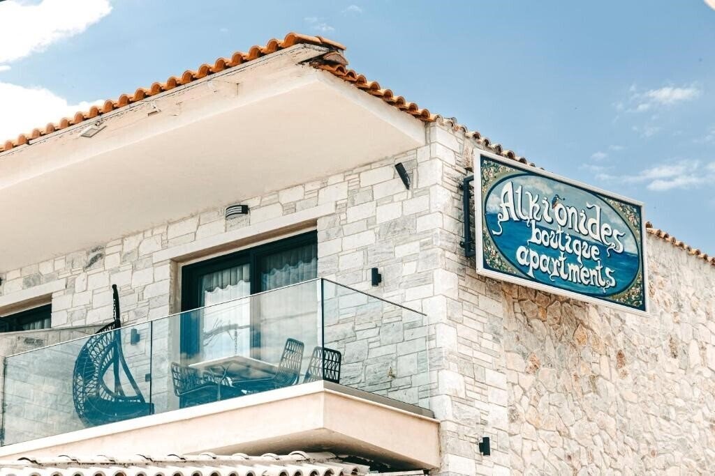 Отель Alkionides Apartments 3*