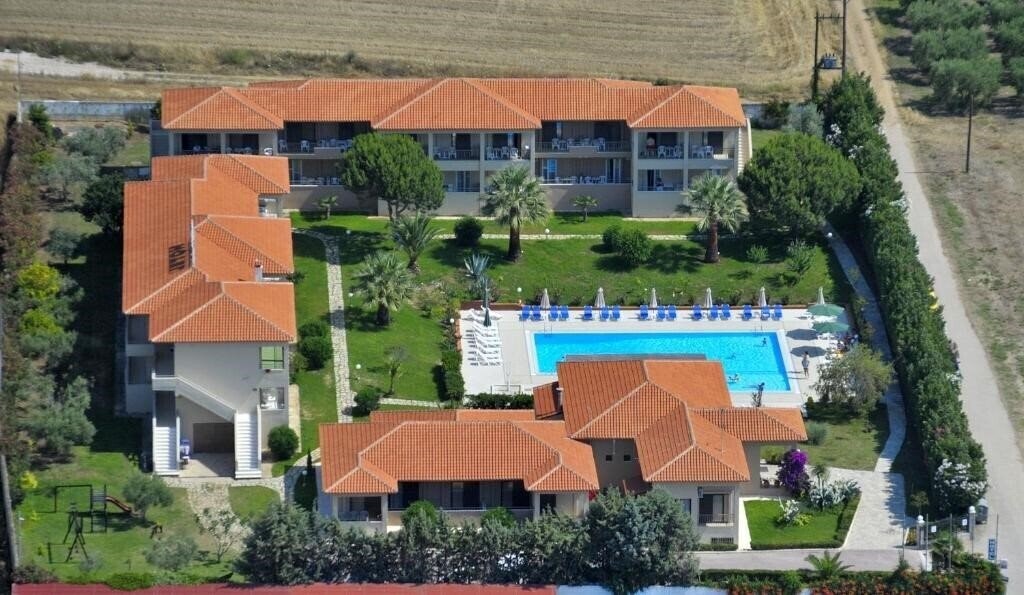 Готель Kalives Resort 3*
