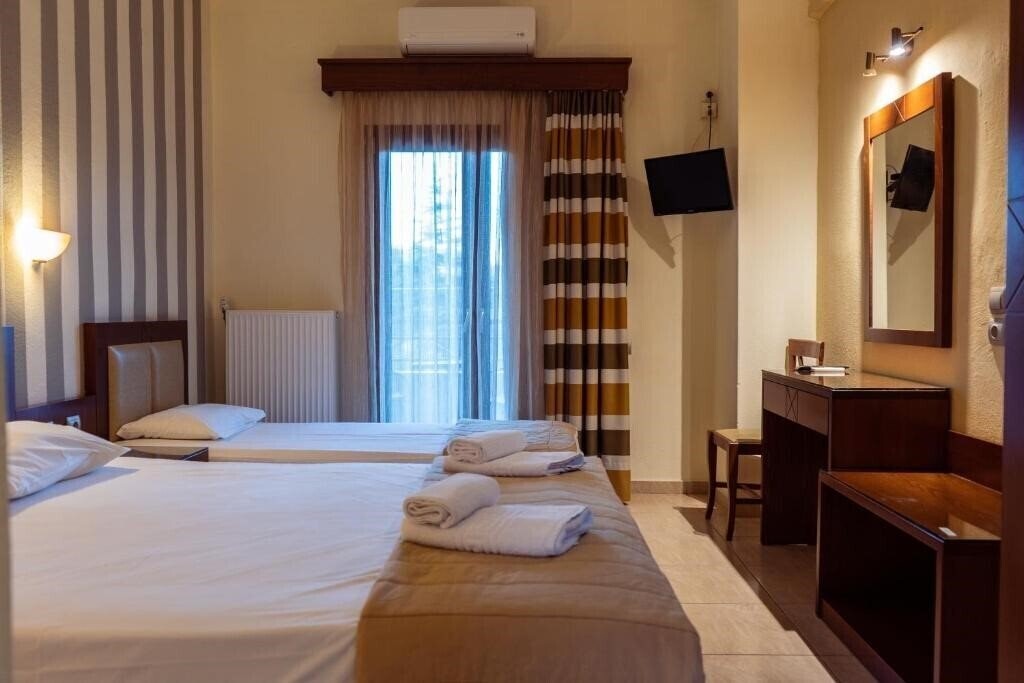 Фото Zeus Hotel 2*