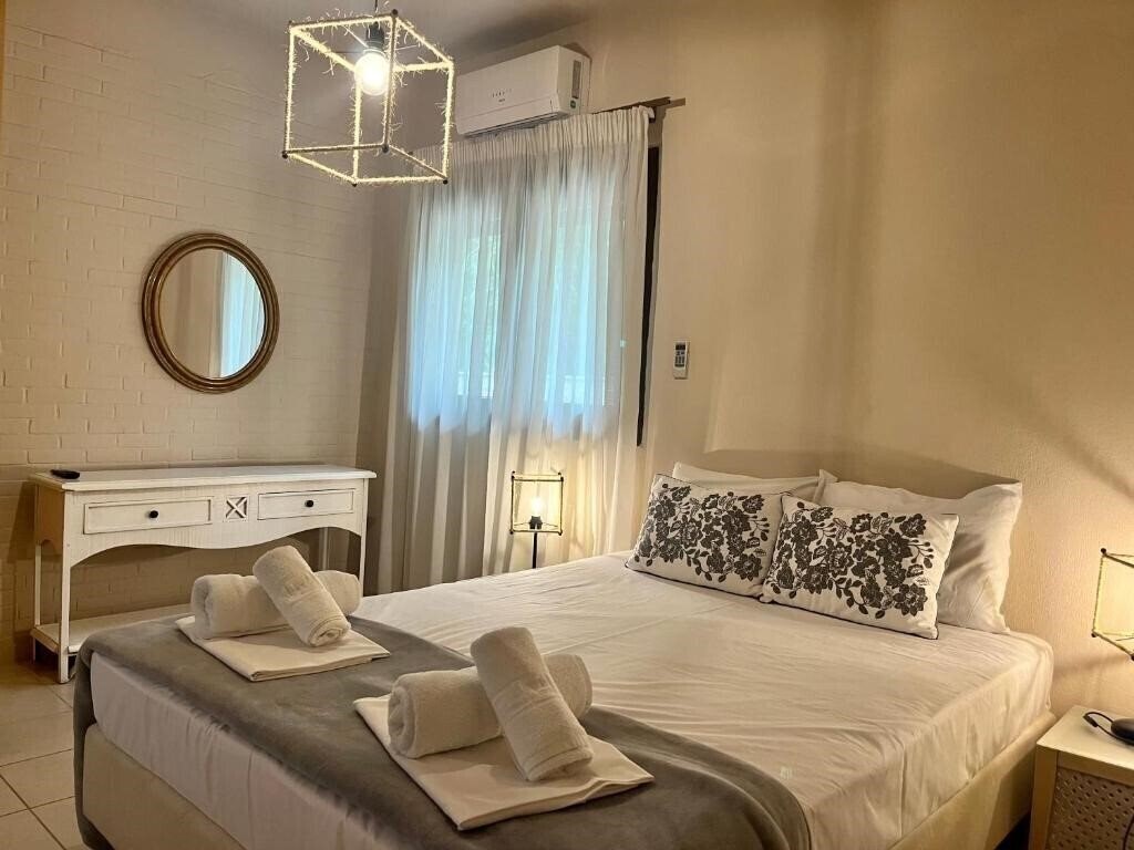 Отель The Beach House Apartments апартаменты