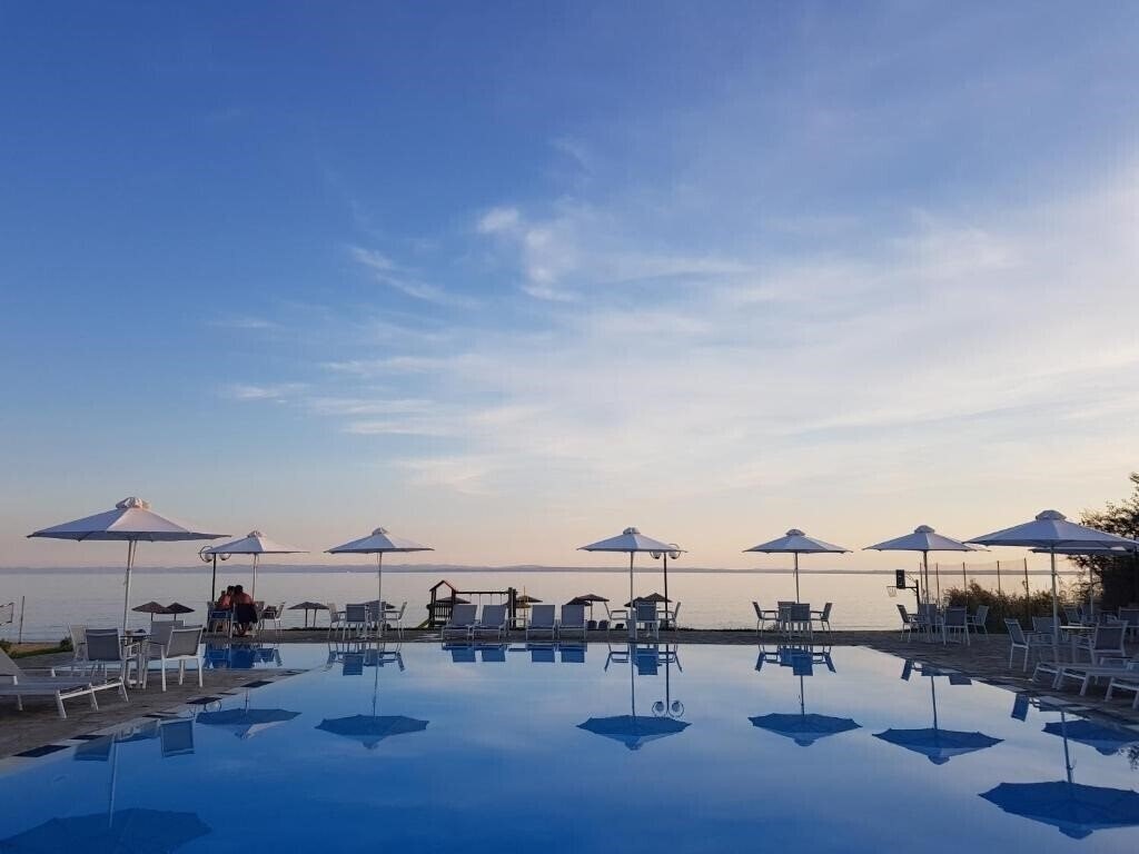 Готель Alkinoos Beach Hotel 3*