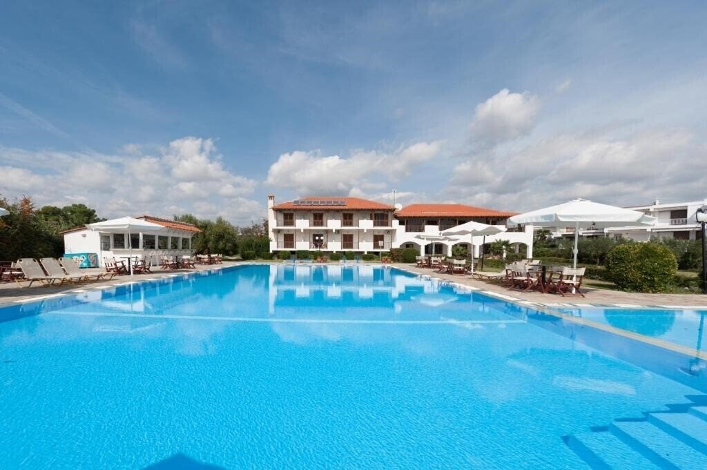 Фотографія Alkinoos Beach Hotel 3*