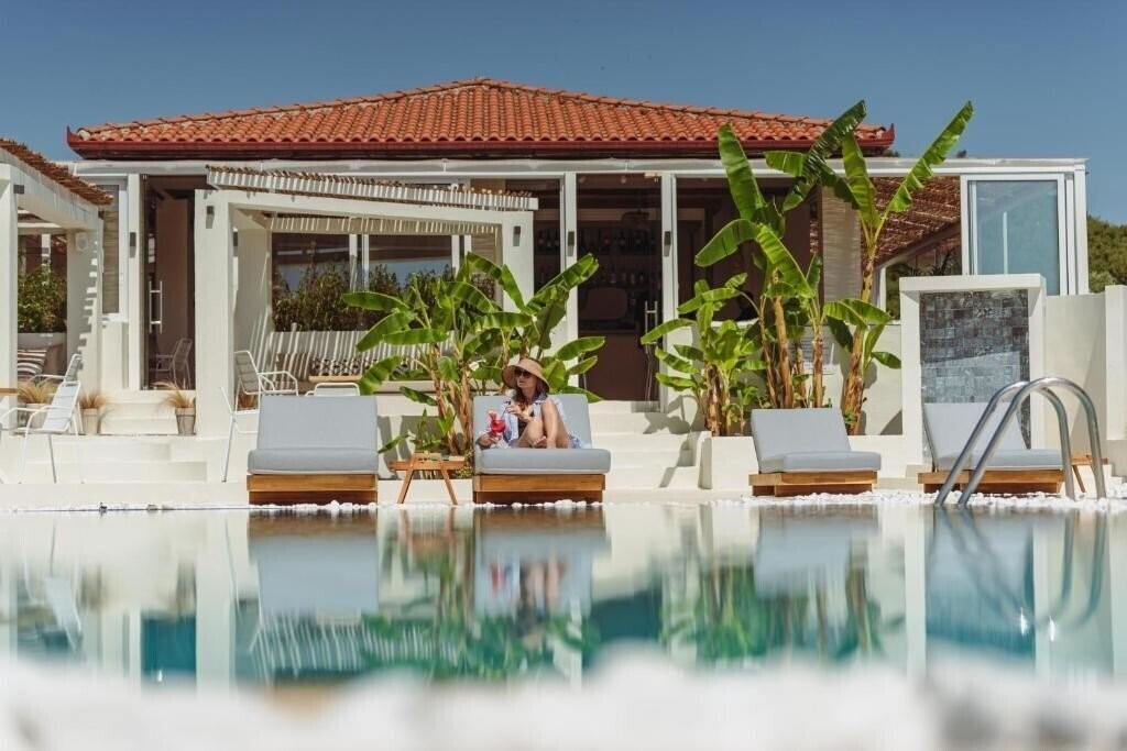 Отель Ampelia Hotel 3*
