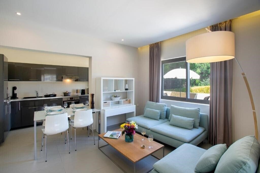 Отель River Beach 4*
