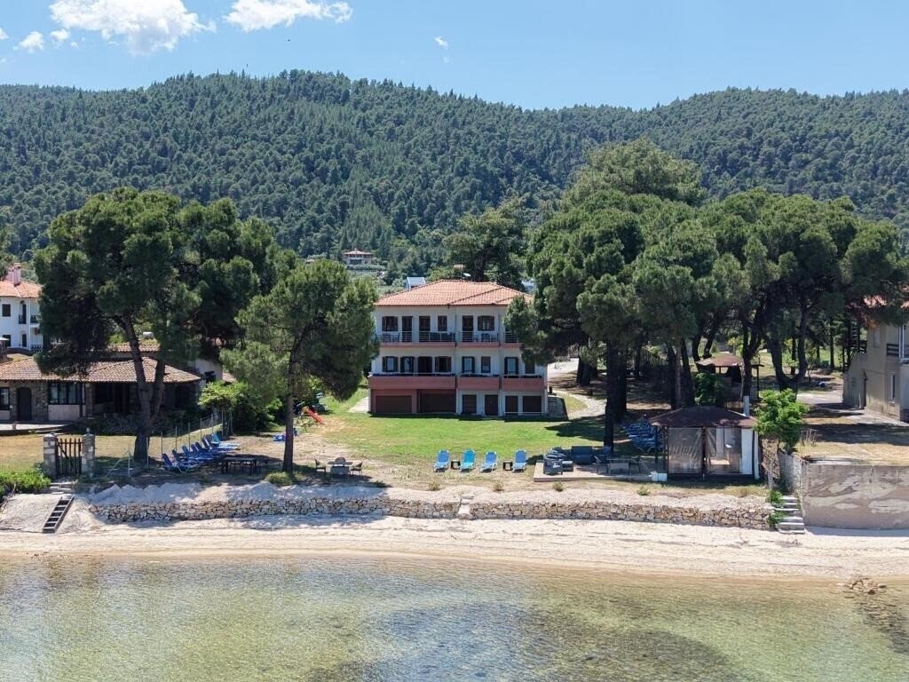 Готель Studios Efi Beach 4*
