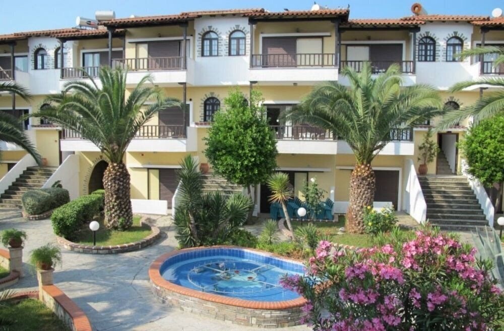 Готель Loli Village Hotel 3*