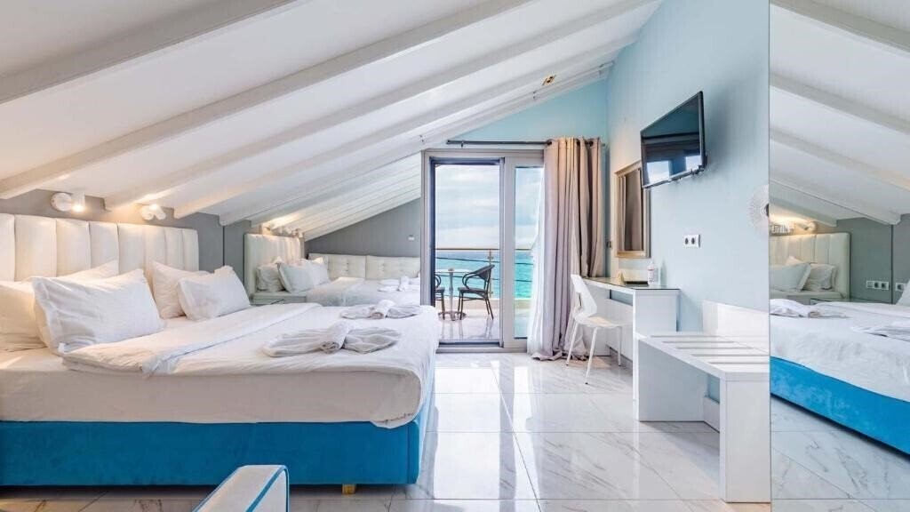 Фото Alpha Luxury Suites 4*