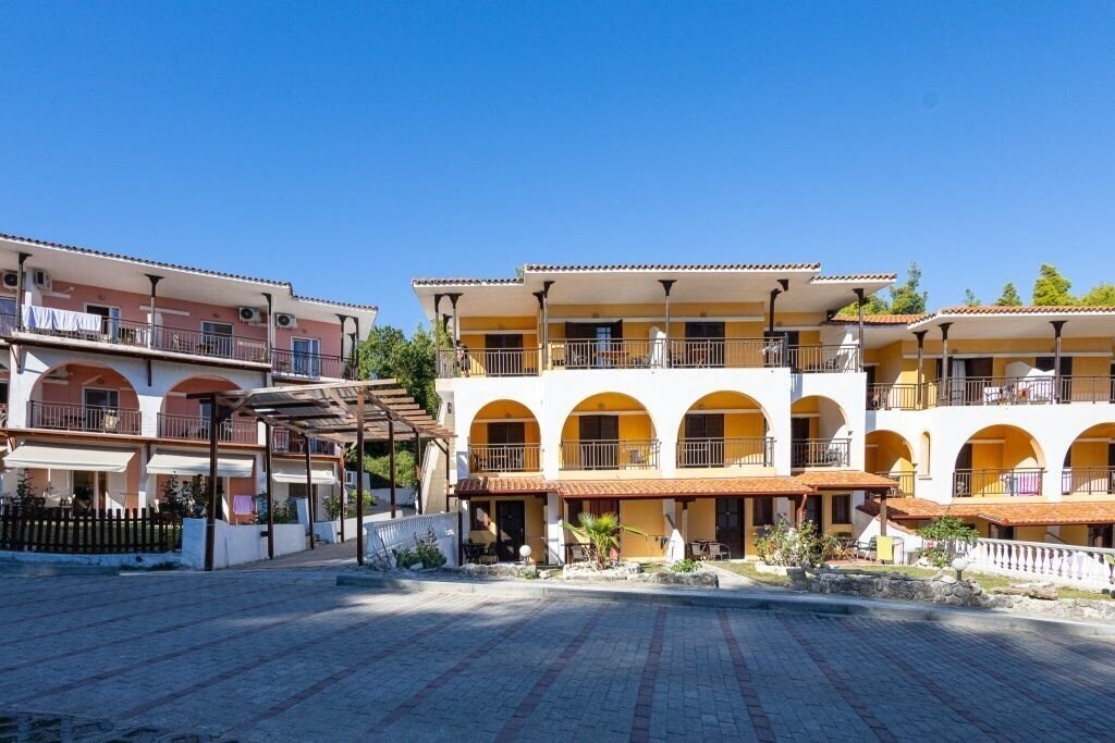 Готель Kassandra Bay Village 3*