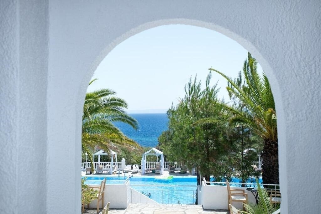 Готель Bianco Olympico Beach Resort 4*