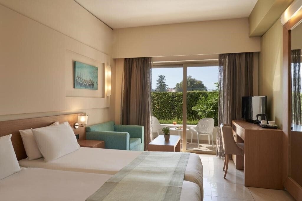Фото Atlantica Amalthia Beach Resort (Adults Only) 4*