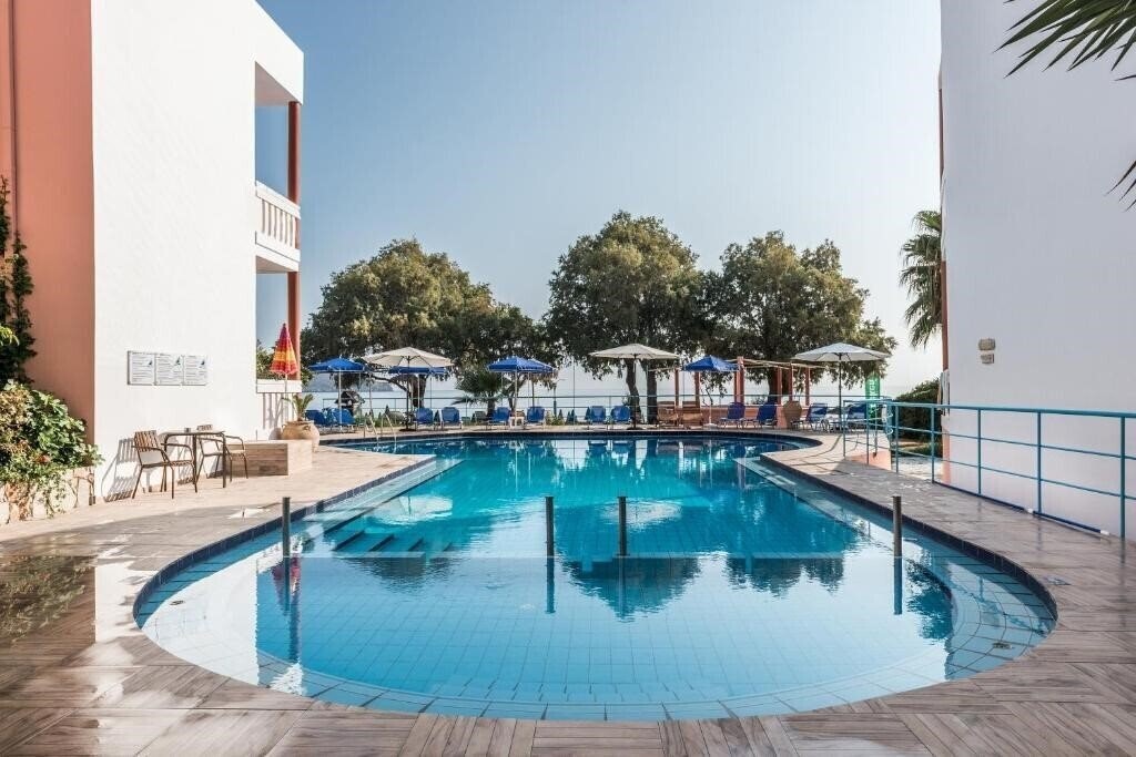Отель Eden Beach 3*