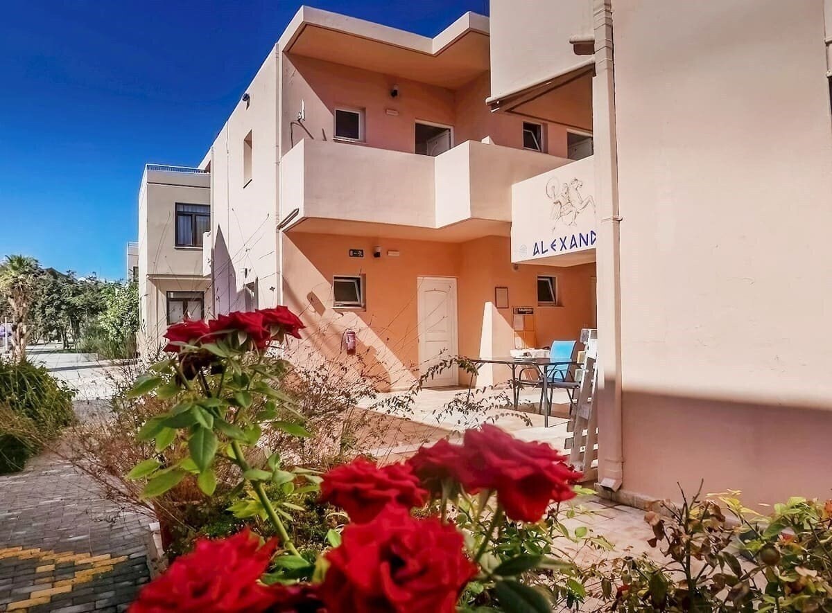 Отель Alexandros Apartments 3*