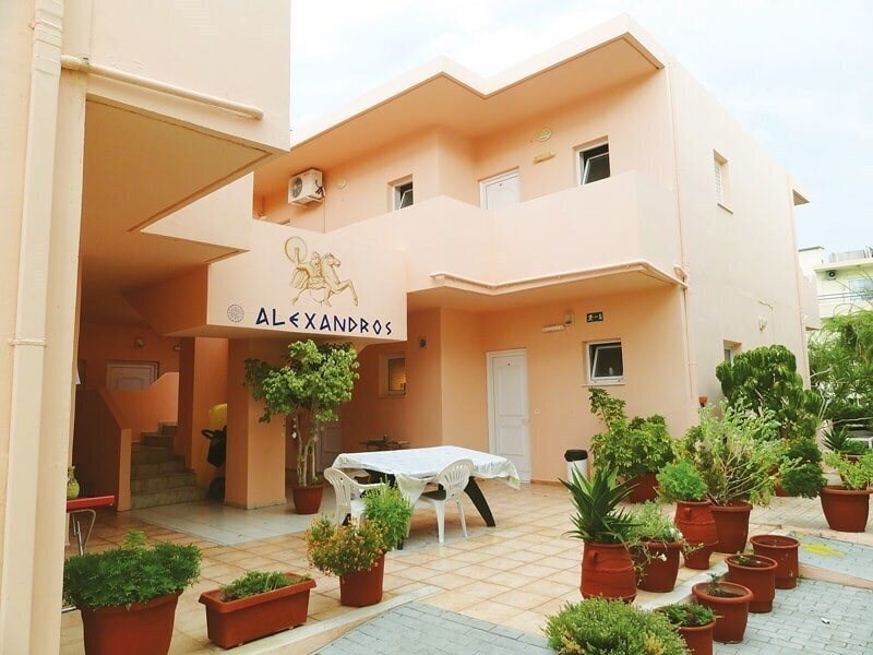 Готель Alexandros Apartments 3*