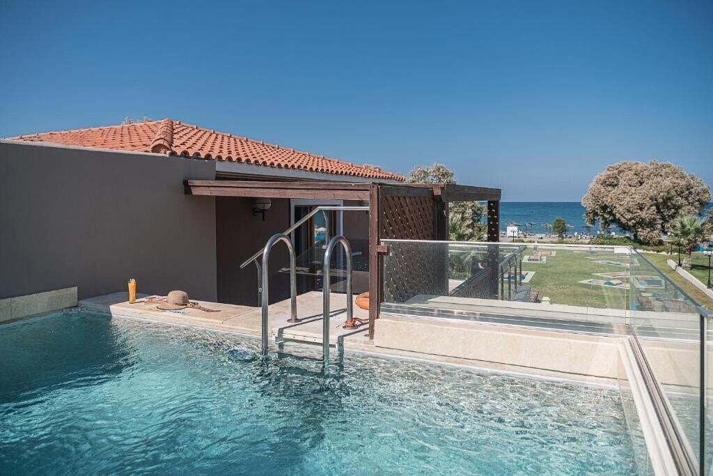 Готель Caldera Creta Paradise 4*