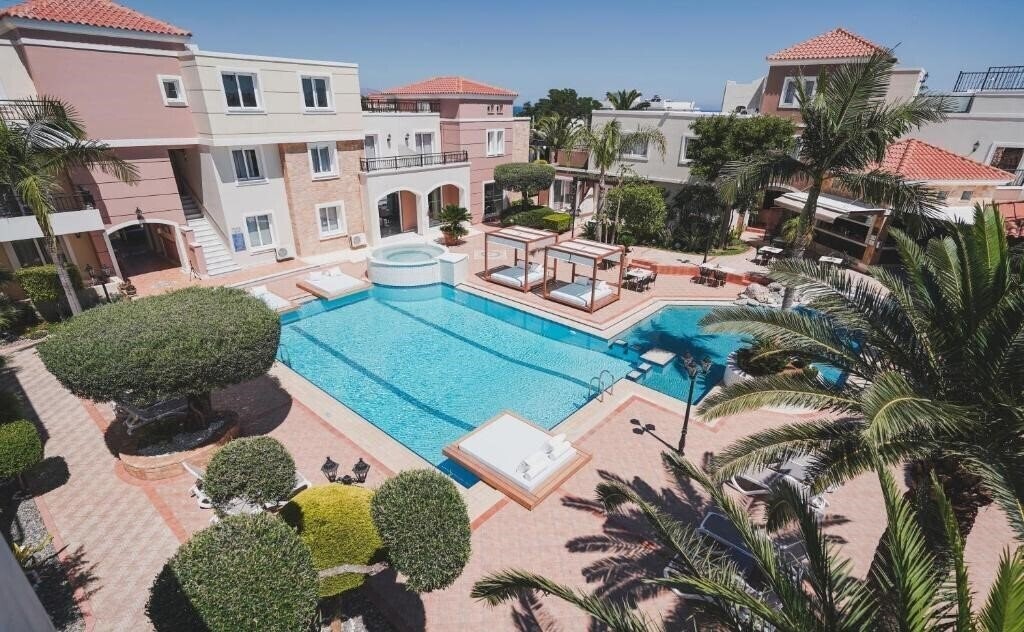Отель Zeus Village Resort 4*