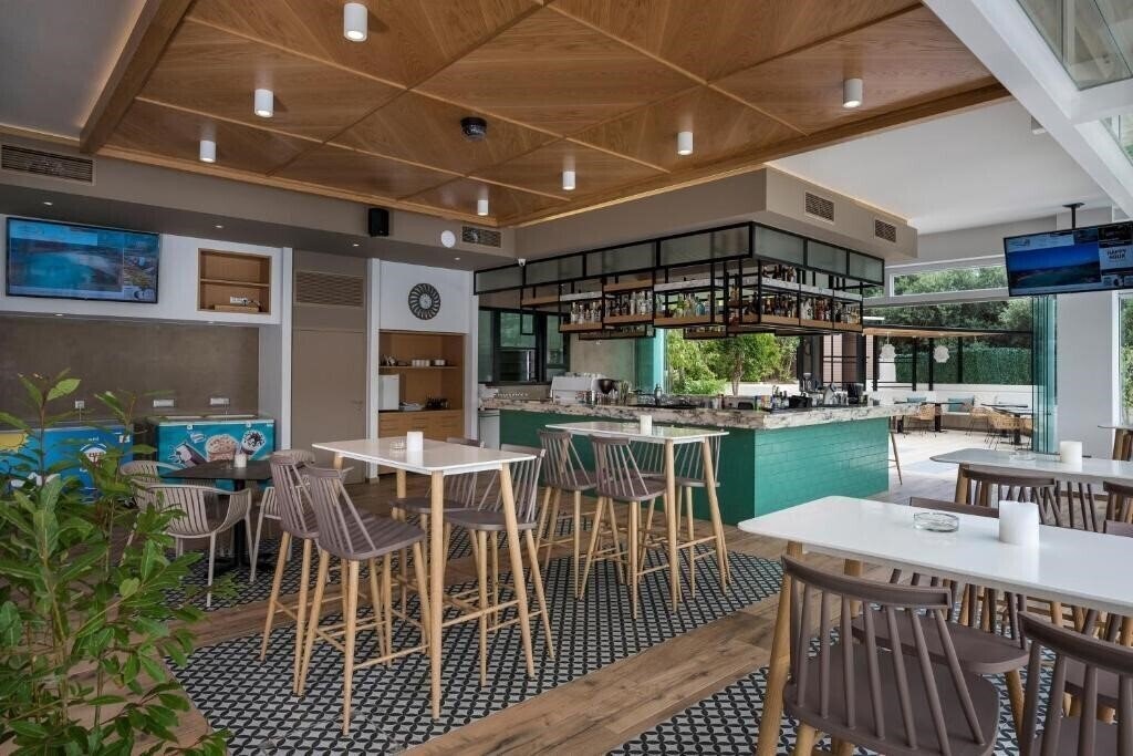 Фотография Atrion Resort Hotel & Apts 3*