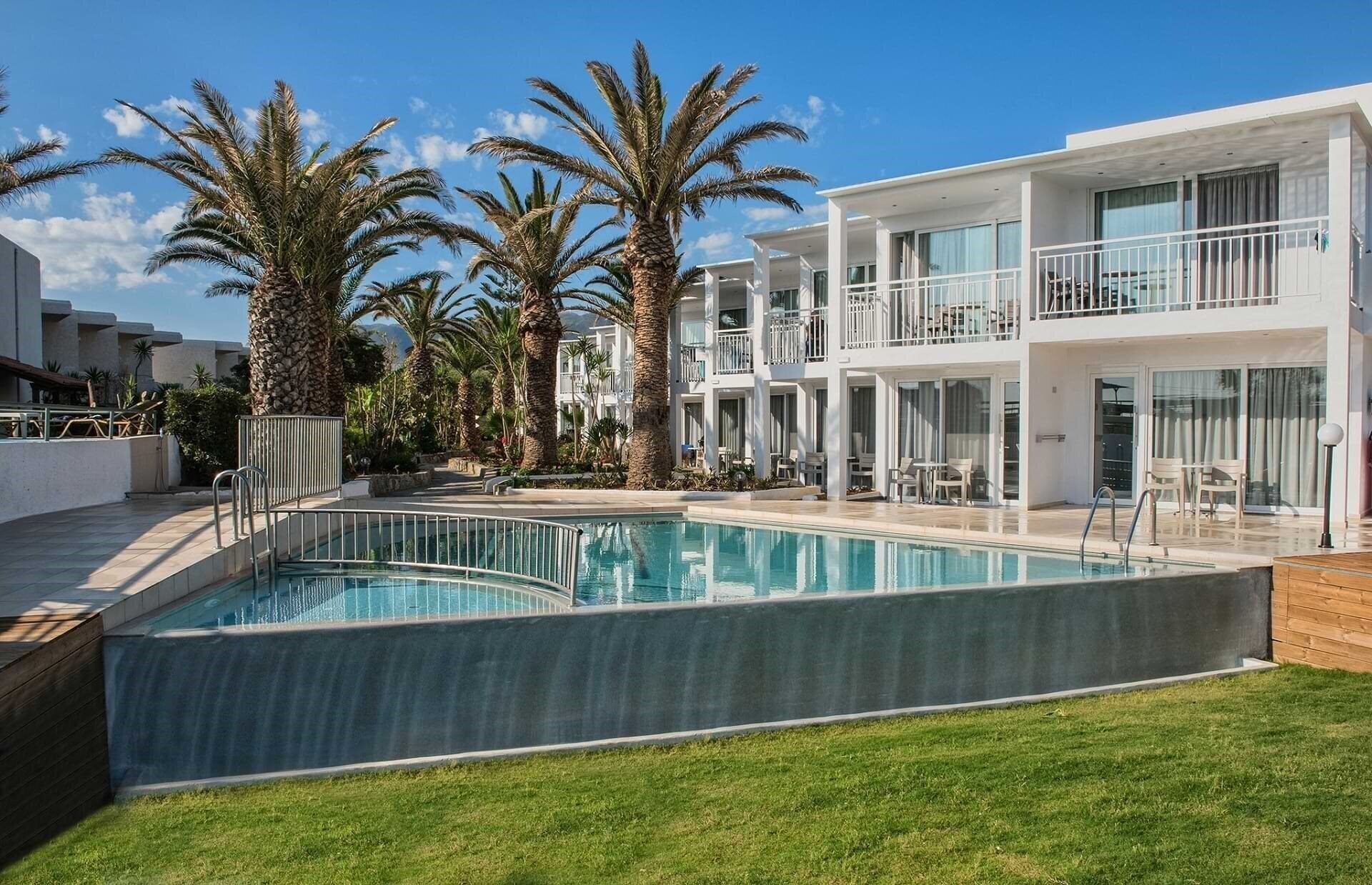 Отель Happy Days Beach Hotel 4*