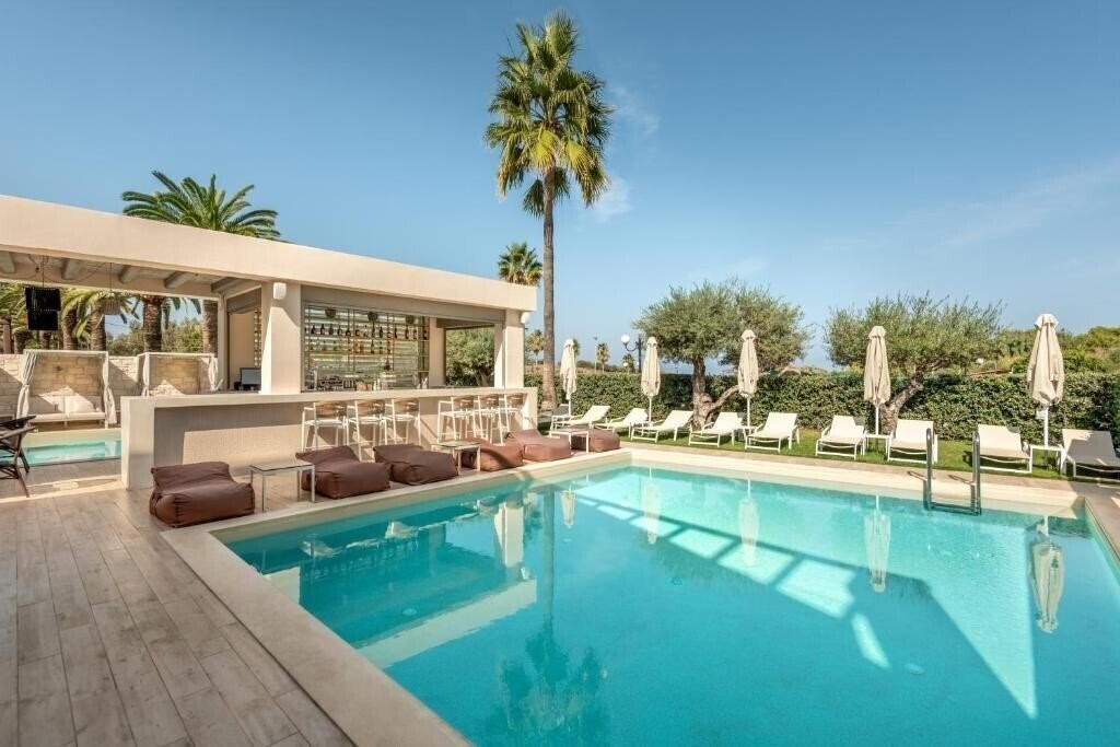 Отель Airis Boutique & Suites 4*