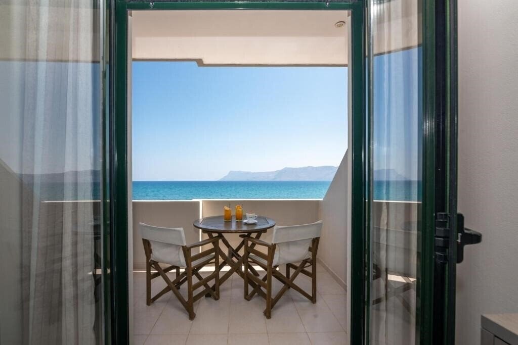 Фотография Christina Beach Hotel Kissamos 2*